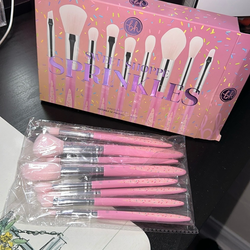 - bh Cosmetics, Makeup Brush Set, SWEET
SHOPPE SPRINKLES 
9 Piece Brush Se…